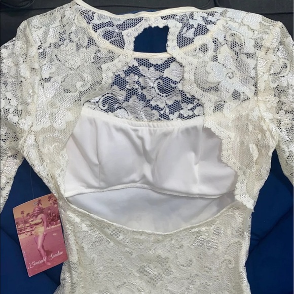 SOLD ! Cream lace dress Size M - Picture 3 of 10